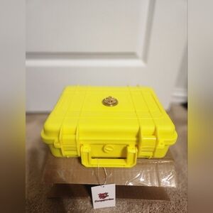 EMAYSPORIUM Men's Yellow 6-Watch Storage Box W/Versace Embroidery-NWT